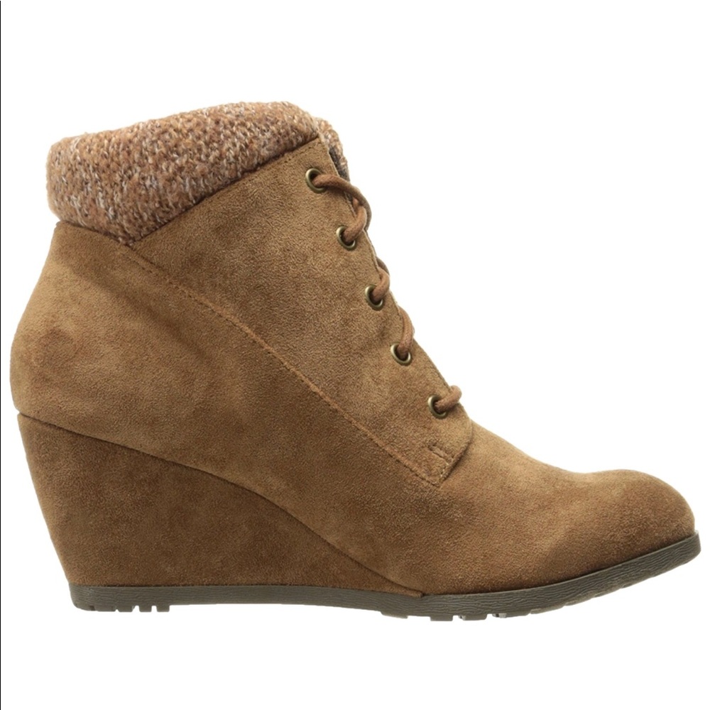 Sporty Sweater Lined Lace Up Wedge Booties - Picture 5 of 8